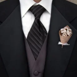 Boutonni Re Avec Jute Et Fleurs Blanches