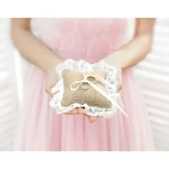 Coussin Porte Alliance En Jute Avec Dentelle Blanche